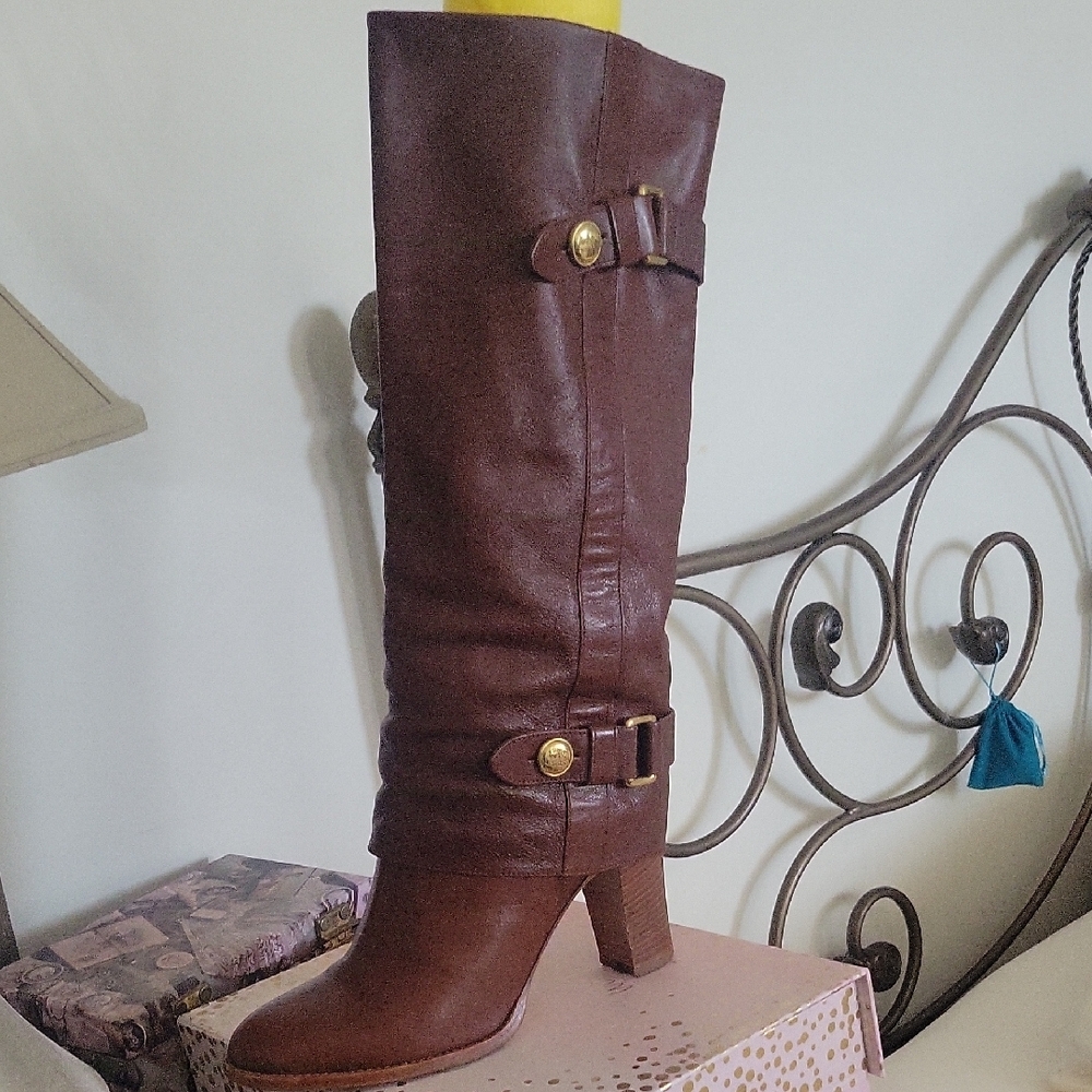 Elegant Brown Leather Heeled Boots with Buckle Accents
